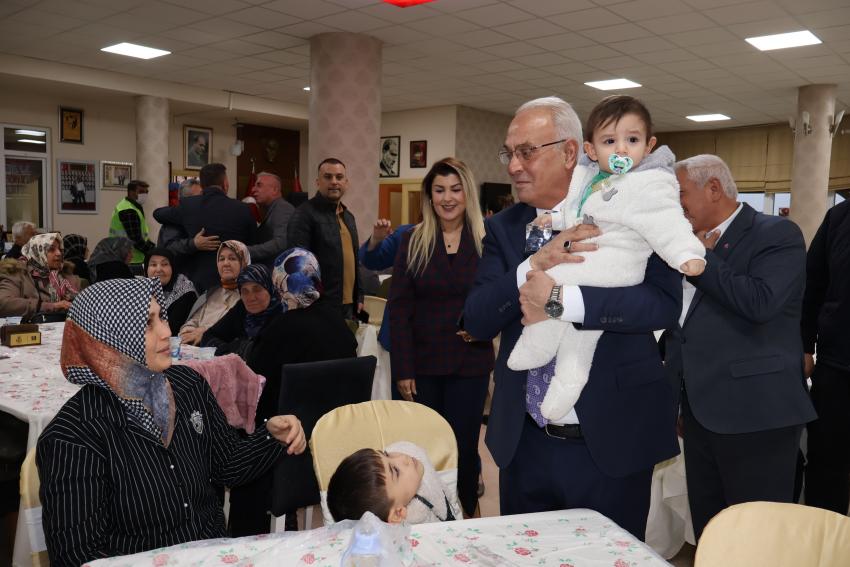 “Şehitlerimizin ailelerinin her zaman yanındayız”