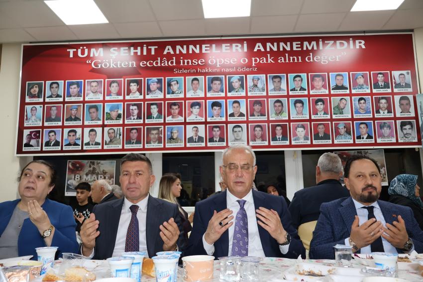“Şehitlerimizin ailelerinin her zaman yanındayız”