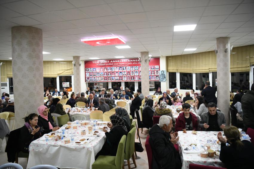 “Şehitlerimizin ailelerinin her zaman yanındayız”
