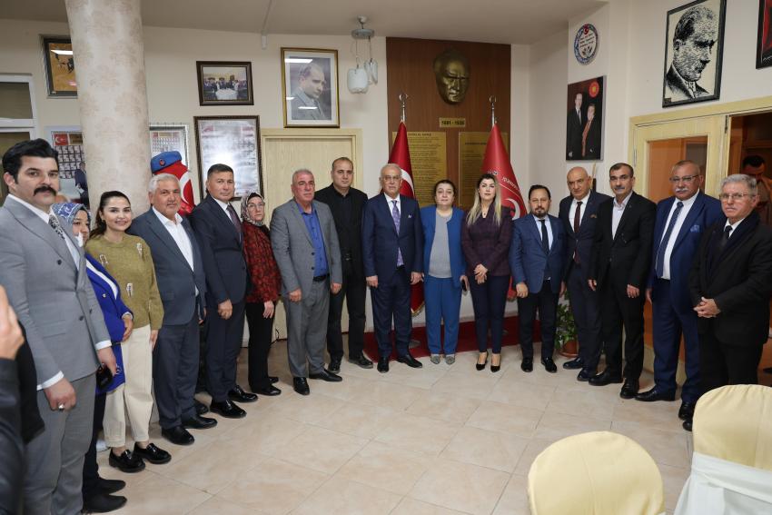 “Şehitlerimizin ailelerinin her zaman yanındayız”