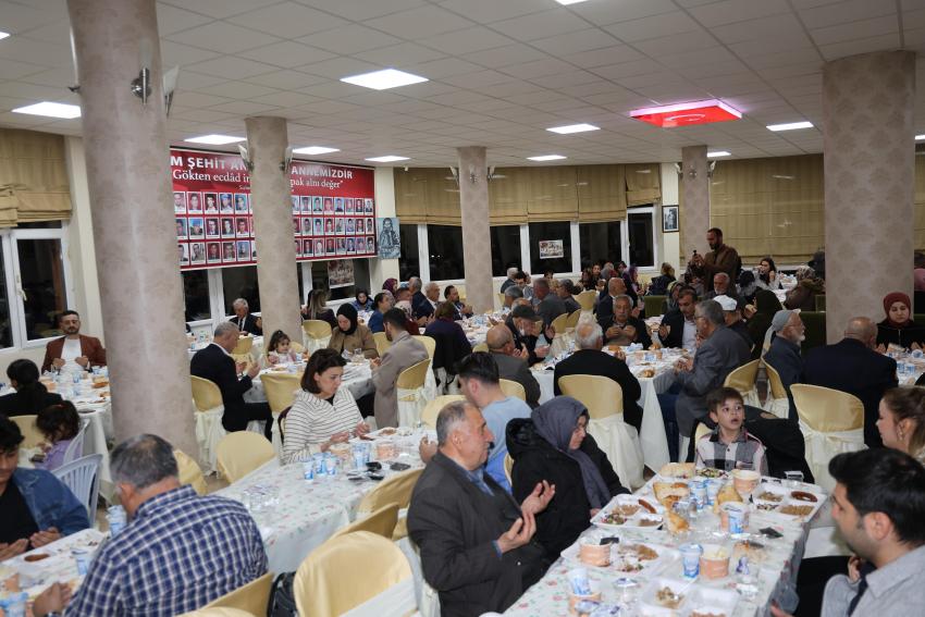 “Şehitlerimizin ailelerinin her zaman yanındayız”
