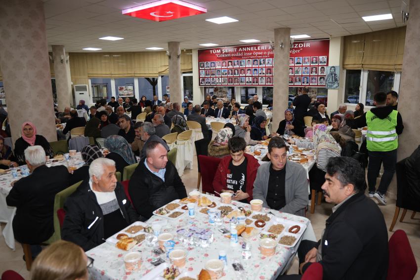 “Şehitlerimizin ailelerinin her zaman yanındayız”