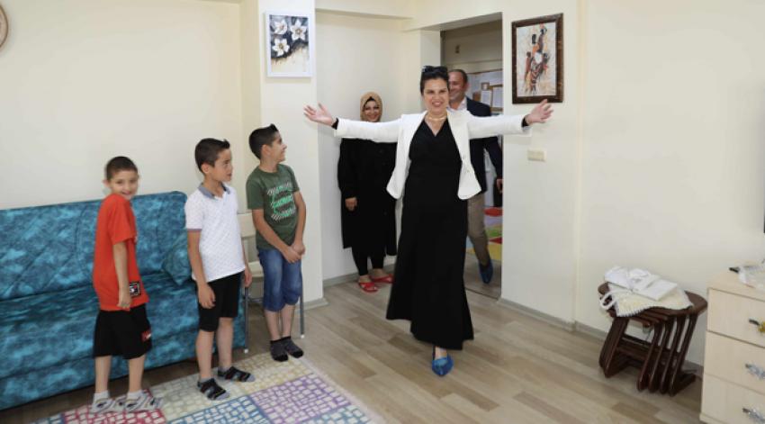 Çocukları sevindirdiler