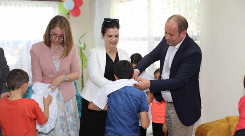 Çocukları sevindirdiler