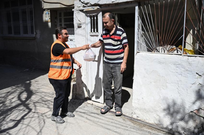 Seyhan'da ihtiyaç sahiplerine sıcak yemek desteği