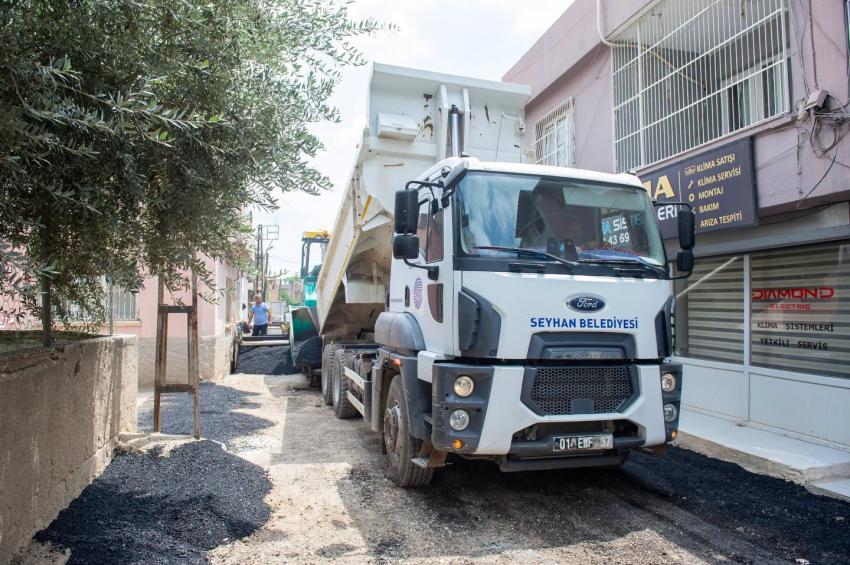 Seyhan'da Asfalt Seferberliği Aralıksız Sürüyor