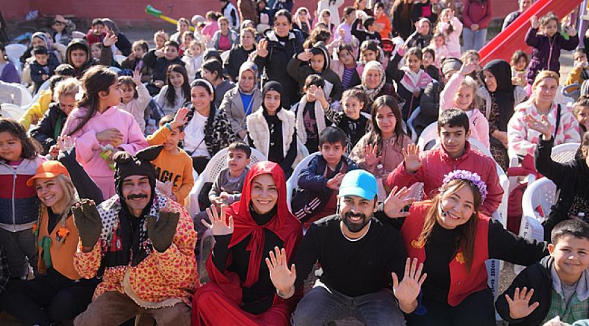 Kırmızı Başlıklı Kız, çocuklarla buluştu