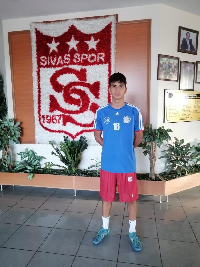 Utku, Sivasspor'a transfer oldu
