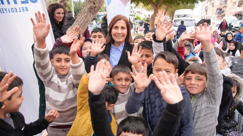 Seyhan'da sokakta tiyatro var