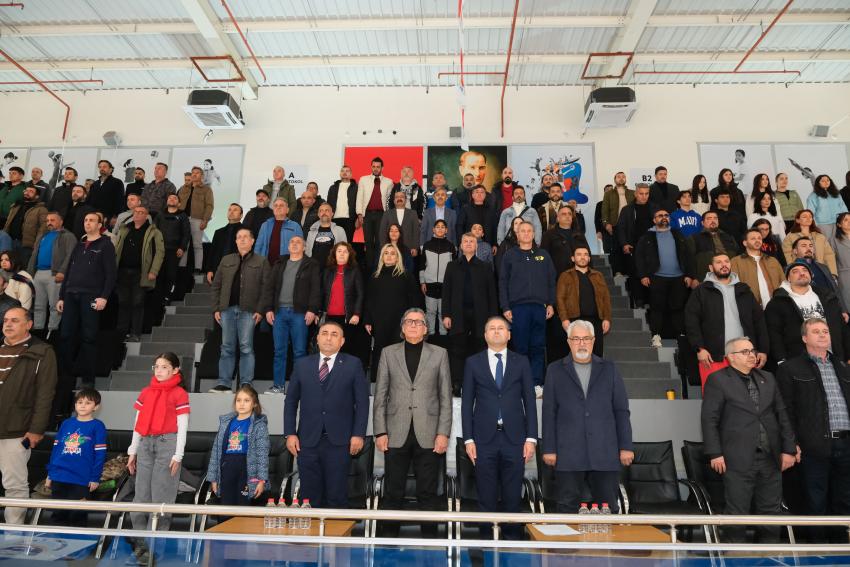 500 okula spor malzemesi dağıtıldı