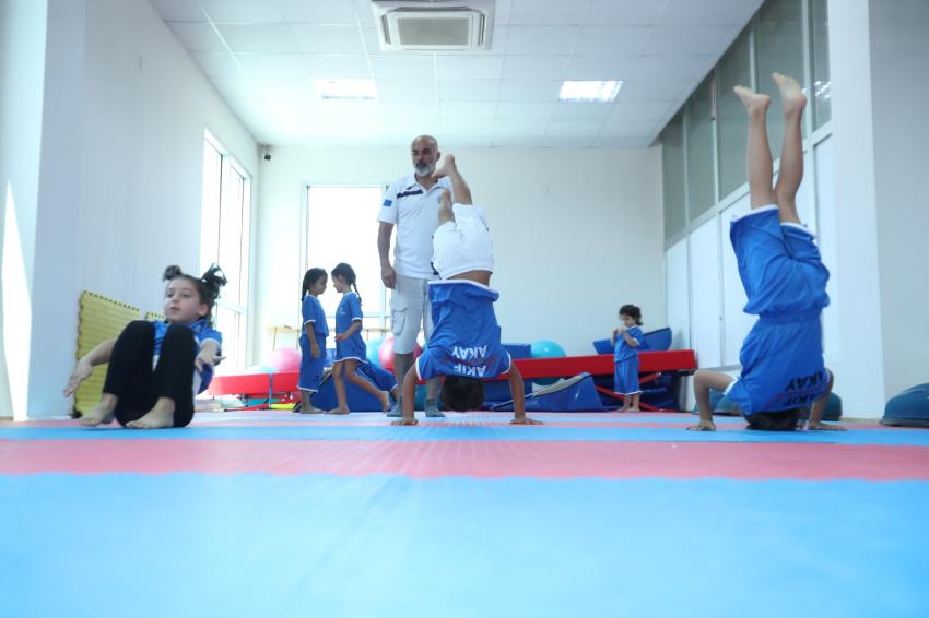 Geleceğin yıldızları Seyhan'da yetişiyor