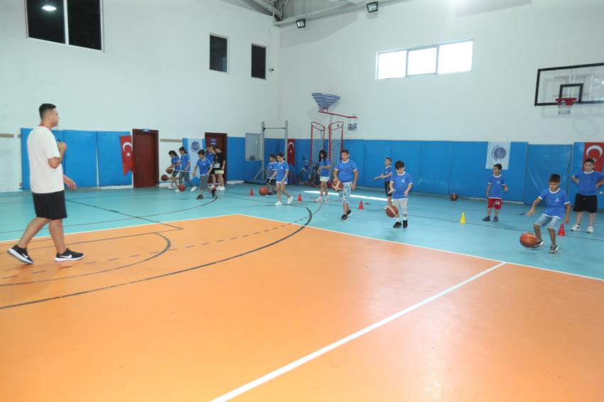 Geleceğin yıldızları Seyhan'da yetişiyor