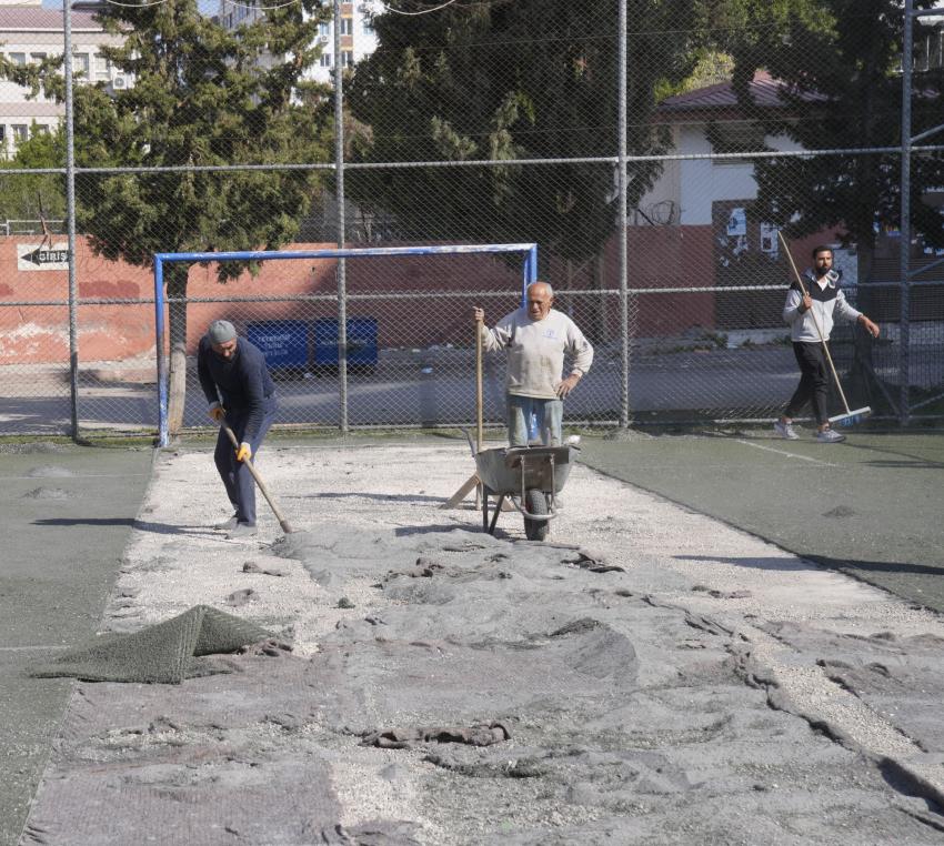 Seyhan'da spor tesisleri yenileniyor