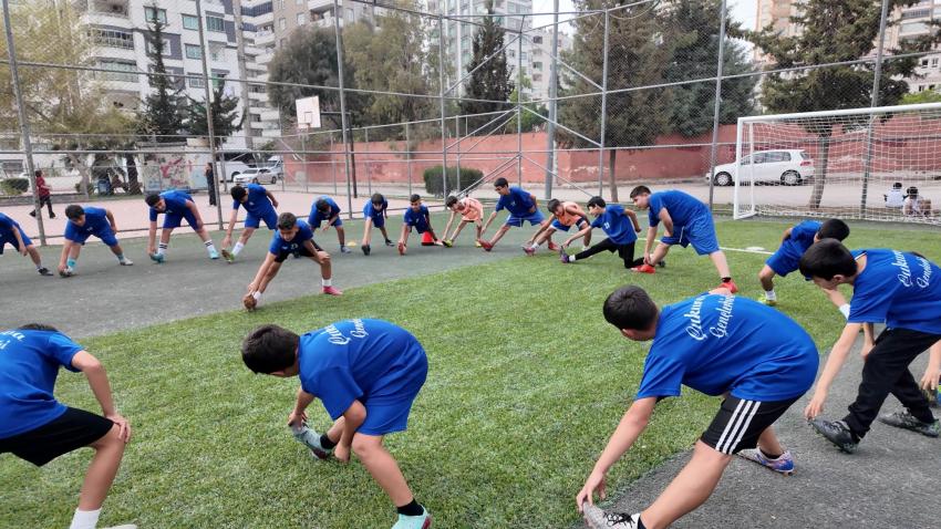 Seyhan'da spor tesisleri yenileniyor
