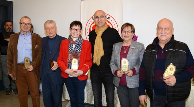 40-50 yıllık doktorlara plaket