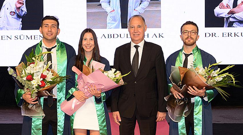 ÇÜ’de 257 Hekim Yemin Ederek Mezun Oldu
