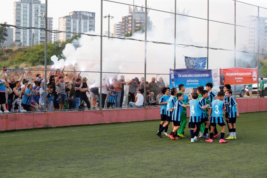 U-12 futbolda şampiyon Adana Demirspor