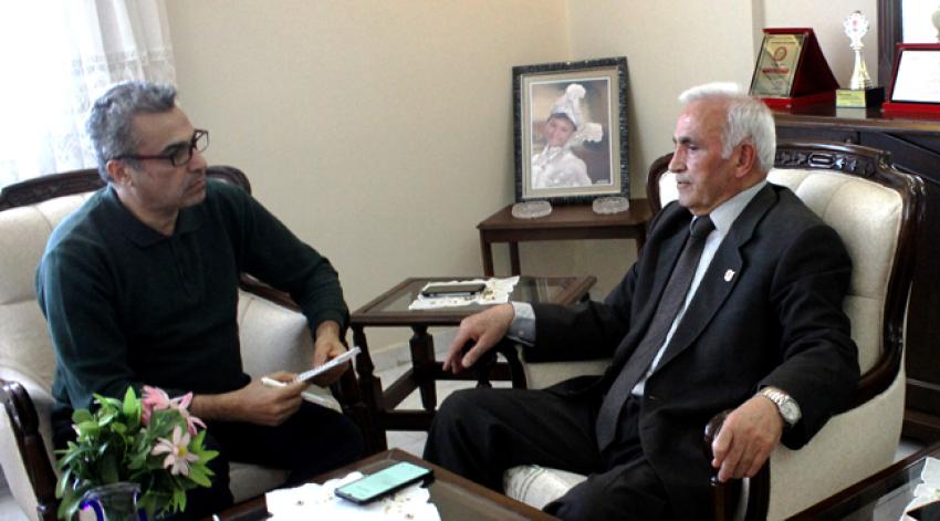 “Gazeteci alkışlamaz