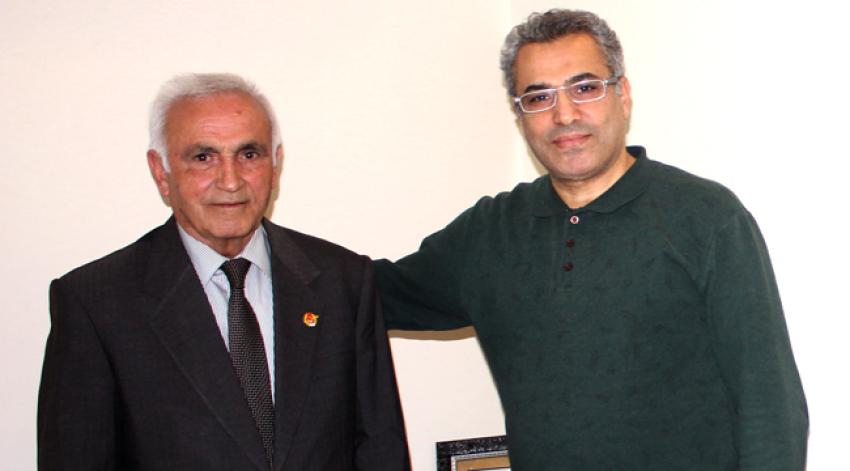 “Gazeteci alkışlamaz