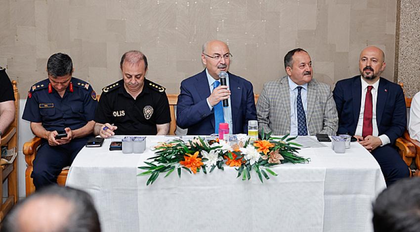 Halkın taleplerini dinledi