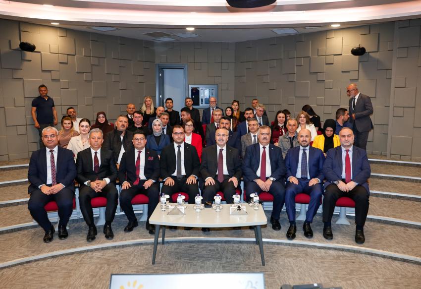  ‘Siz gençler bizim geleceğimizsiniz’