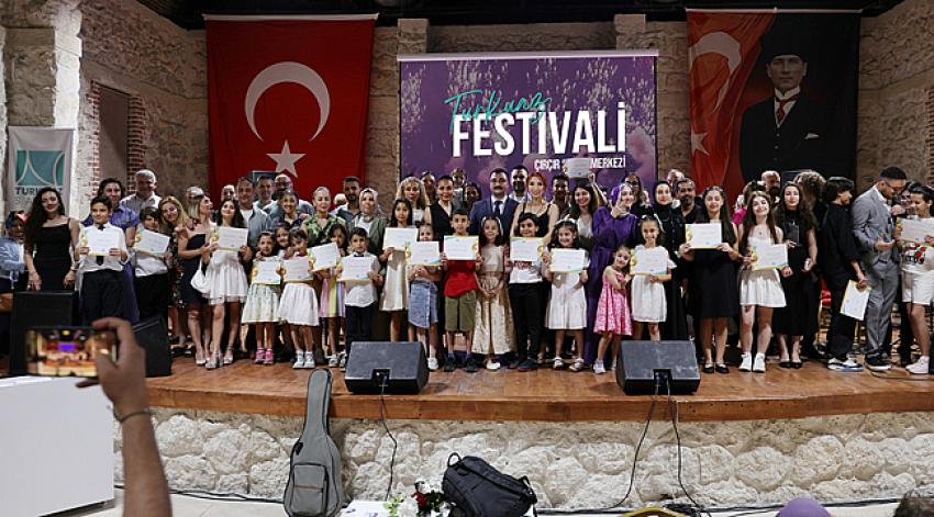 Turkuaz Sanat Festivali'nde küçük yürekler büyük eserler icra etti