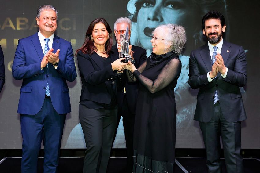 Sakıp Sabancı Yaşam Boyu Başarı Ödülü Meral Çetinkaya’ya verildi