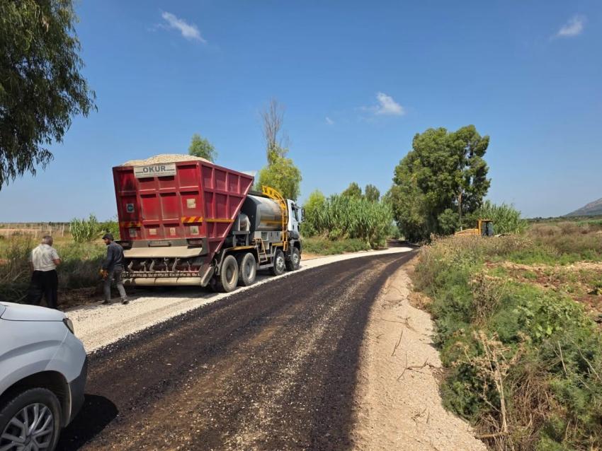 Yumurtalık’ta temizlik ve yol çalışmaları hız kesmeden sürüyor