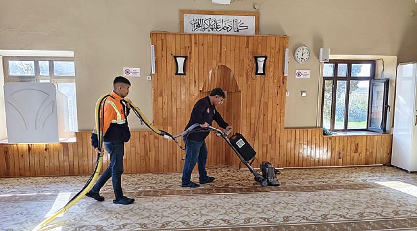 Yumurtalık’ta camiler pırıl pırıl oldu