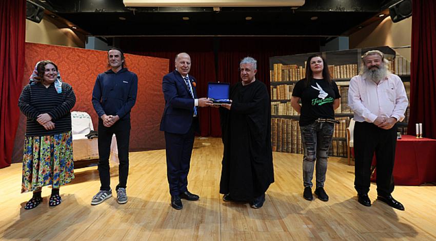 'Pembe Aslında Siyahtır'