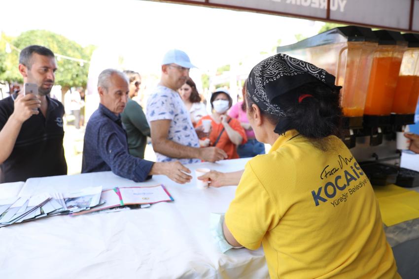 Hem lezzetlere baktılar hem ebru sanatını öğrendiler