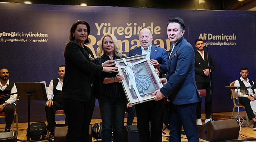 Abdurrahman Önül Yüreğir'de gönüllere dokundu