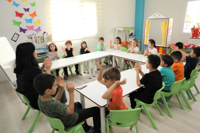 'Çocuklarımızı bilim ve sanatla büyütüyoruz'
