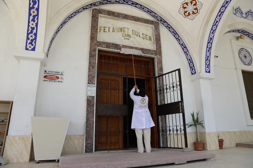 Camilerde bayram temizliği
