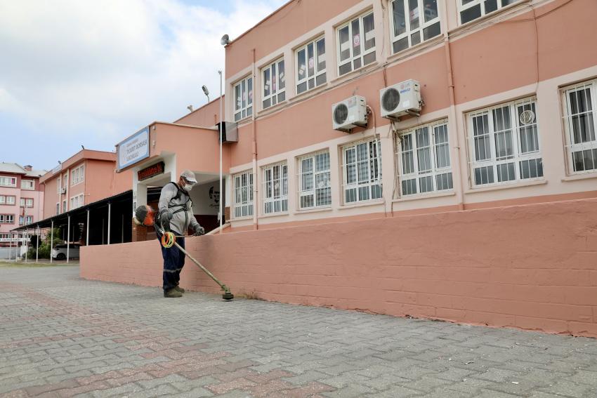 Yüreğir Belediyesi okulları bakıma aldı