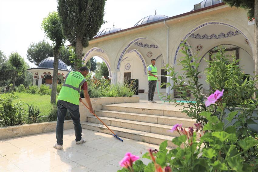 Camilerde bayram temizliği
