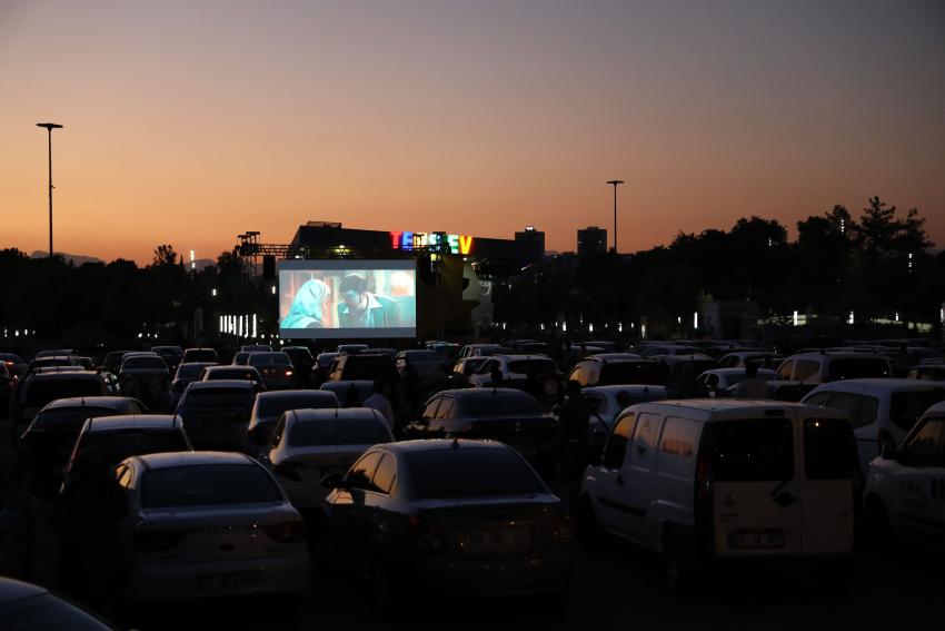 Arabada sinema keyfi