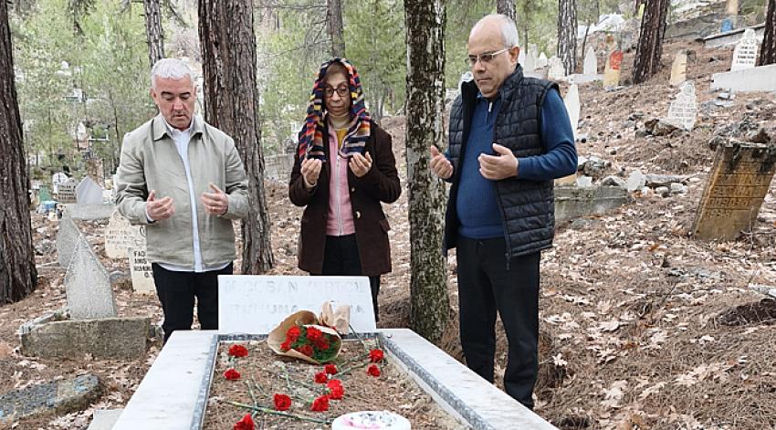 Yurtçu kabri başında anıldı